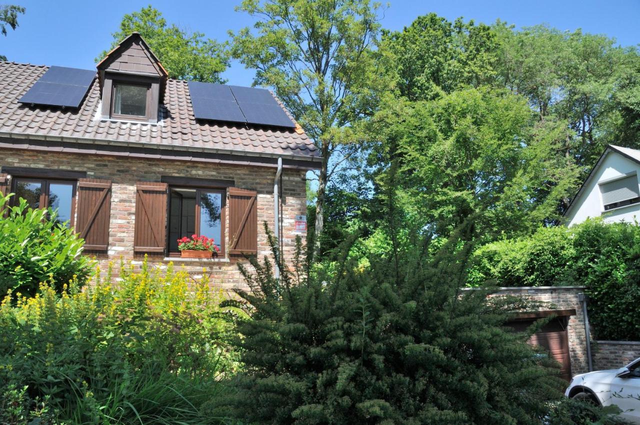 Tres Belle Villa 4 Facades Dans Quartier Vert Et Arbore - 5 Kms De Namur Luaran gambar